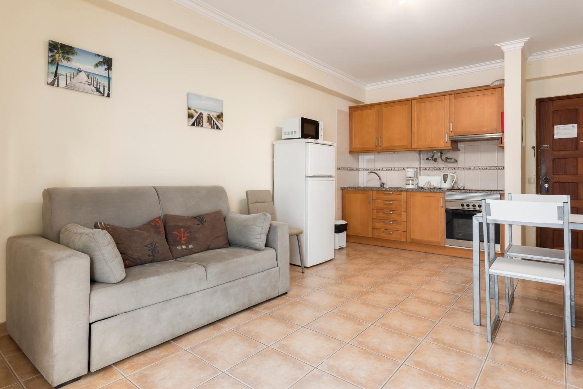 Jaune - 50 Meters To The Beach - Quarteira Luaran gambar